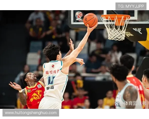 杨瀚森谈体能提升秘诀:遵循球队训练计划与教练安排上场时机 杨瀚森谈体能提升秘诀:遵循球队训练计划与教练安排上场时机